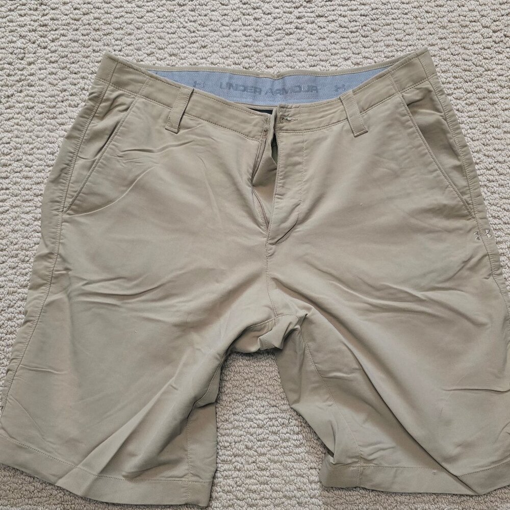 Under Armour loose heatgear shorts 34